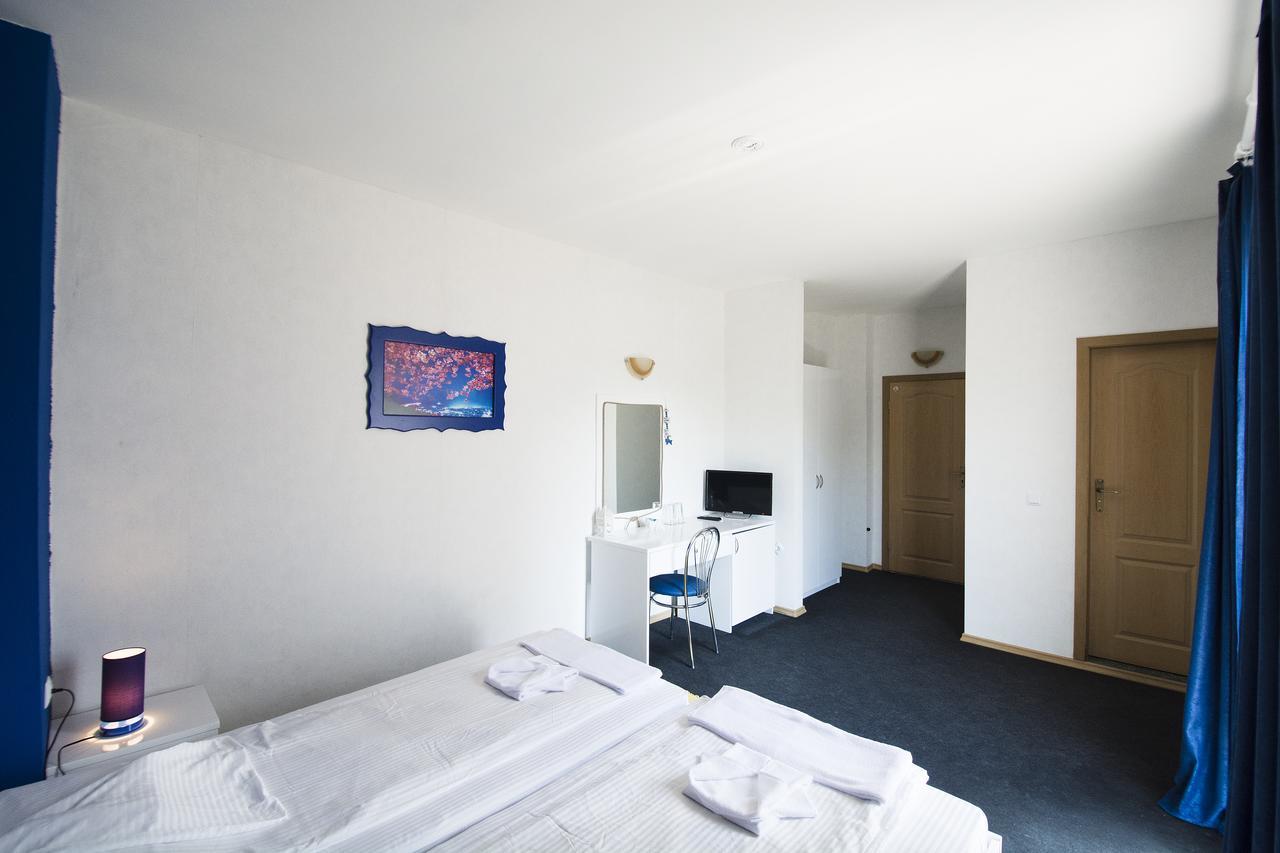 Family Hotel Four Seasons Tsarevo Bagian luar foto