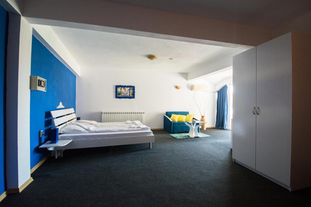 Family Hotel Four Seasons Tsarevo Bagian luar foto